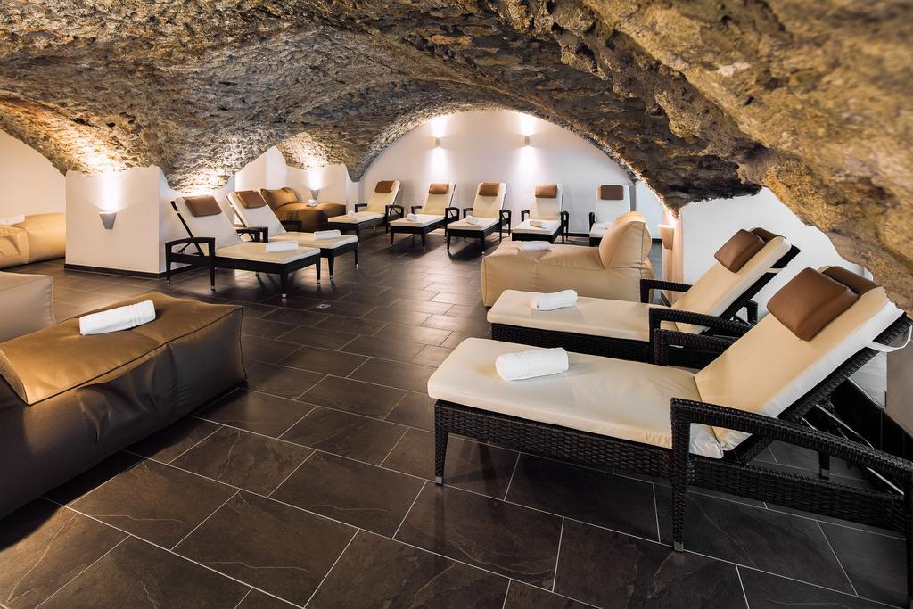 Post Hotel